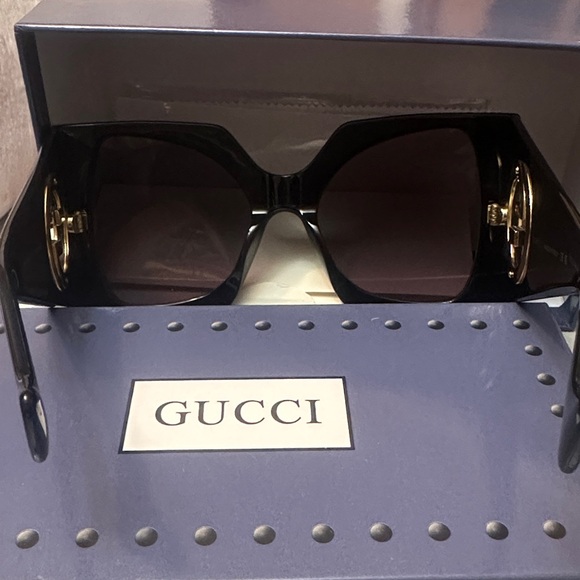 Gucci Women\'s Bold Black Sunglasses main image 4